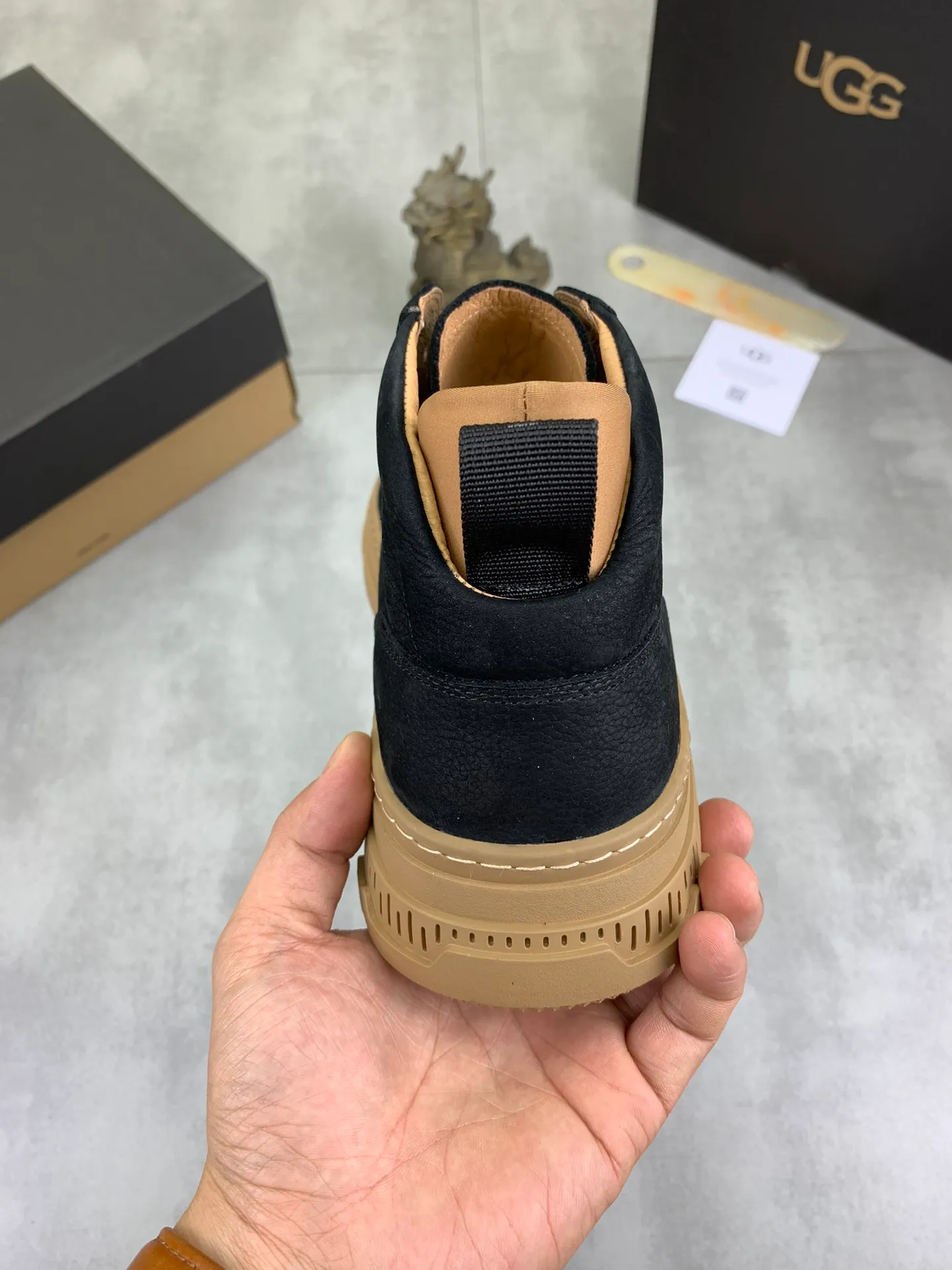 Men's Men's Shoes P620 [New Style] 💰 🆘 "Real Wool" [UGG] 👉 Popular men's shoes official website synchronization 🔰 Genuine quality [proud] is not comparable to the imitations in the general market 🌀 The upper is imported Italian frosted cowhide, and the lining: foot pad 🅰️ grade 🐑 real wool 👻 Only Grade A can show the effect The hand feels smooth and delicate 🔱The shoe shape is grand, only genuine factories can achieve it 🎄The perfect toughness of the original outsole 👻⬛️ allows customers to bid farewell to one-time consumption. Real wool lining, super warm. 4⃣️Color options available Size: 38-44